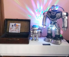 O Museu da Escola Paranaense, em parceria com o Museu Paranaense e a Secretaria Municipal de Educação, realiza até o dia 12 de fevereiro de 2017 a exposição “Desvendando Contextos: Educação Patrimonial na Pequena Infância”. A abertura foi nesta terça-feira (22), em Curitiba, e contou com a participação de cerca de trezentas pessoas.
