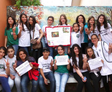 Mais de 700 voluntários dispostos a doar medula óssea. Esse é o resultado obtido pelos estudantes do 9° ano do ensino fundamental do Colégio Estadual Alcides Munhoz, em Imbituva (Centro-Sul do Estado), que há dois anos desenvolvem o projeto Doe vida! Doe Medula.