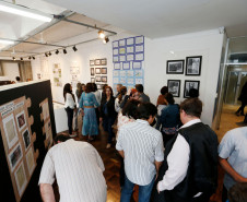 Estudantes e professores da rede estadual de escolas da Capital apresentaram, nesta terça-feira (29), a exposição “Diálogo sobre a História e a importância da educação patrimonial de Curitiba”. A mostra é resultado do curso de formação continuada oferecido pela Secretaria de Estado da Educação, em parceria com a Secretaria de Estado da Cultura, que tem como objetivo apresentar novas metodologias ao ensino da História do Paraná.
