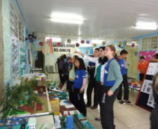 Escola realiza exposição para 50 anos de Marmeleiro