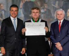 O professor Antonio César da Mota, de Cornélio Procópio, também ficou empolgado com a homenagem