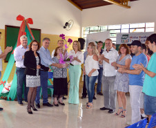 A população da região do bairro Canadá, em Cascavel, será atendida com uma nova escola entregue nesta quarta-feira (21). O Colégio Estadual Acquilino Massochin oferta mil vagas, nos ensinos fundamental e médio, e começa a funcionar para o ano letivo de 2017.

Com investimento de R$ 3,4 milhões, a unidade tem quase 3 mil metros quadrados de área construída e possui 12 salas de aula, laboratório, biblioteca, quadra e demais espaços, como refeitório e banheiros.