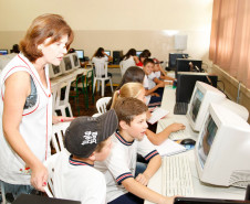 A Secretaria de Estado da Educação está com matrículas abertas em 62 escolas com oferta para e Educação em Tempo Integral – Turno Único (ETI) para o ensino fundamental e médio. As ofertas estão disponíveis em todas as regiões do Paraná. Os interessados devem procurar a escola mais próxima.