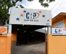 O processo para decidir onde os recursos seriam aplicados no Colégio Estadual Bom Pastor, no bairro Mercês, ocorreu em duas etapas. Primeiro, professores, funcionários e estudantes apontaram quais setores da escola precisavam de reforma imediata. Em seguida, o diagnóstico foi levado e debatido com a comunidade.<br/>
<br />
A comunidade decidiu pela reforma da rede elétrica, salas de aula, banheiros, sistema de calhas e do telhado das salas e da quadra poliesportiva.