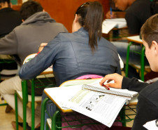 Enquanto essas crianças e adolescentes estão na escola, ficam sob nossos cuidados, e por isso buscamos oferecer o melhor ensino, uma alimentação nutritiva, transporte, para um bom desempenho educacional sempre.<br />
<br />
Enfim, acolher. Ajudar nossos jovens a transformar a esperança e os sonhos em realidade, utilizando a educação, nossa ferramenta mais poderosa.
