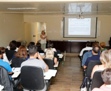 A Coordenadoria de Apoio Financeiro à Rede Escolar (CAF) da Secretaria de Estado da Educação reúne, nesta terça-feira (14), em Curitiba, os coordenadores financeiros dos 32 Núcleos Regionais de Educação (NREs) para discutir e repassar as diretrizes técnicas dos programas de recurso financeiros descentralizados que chegam as escolas estaduais.