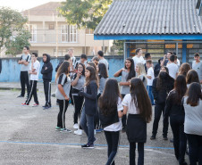 As aulas na rede estadual de ensino, que começaram nesta quarta-feira (15), movimentaram mais de um milhão de estudantes nas 2,1 mil escolas de todas as regiões do Paraná