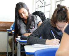 O Governo do Paraná está renovando os conjuntos de mobiliários das 2,1 mil escolas da rede estadual de ensino