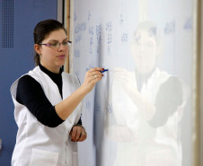 As mulheres geram, cuidam e ensinam. E a educação é isso, afinal de contas: gerar um mundo melhor. Ensinar para um mundo melhor.