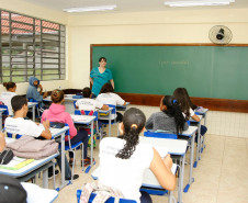 As mulheres geram, cuidam e ensinam. E a educação é isso, afinal de contas: gerar um mundo melhor. Ensinar para um mundo melhor.