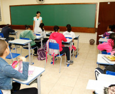 As mulheres geram, cuidam e ensinam. E a educação é isso, afinal de contas: gerar um mundo melhor. Ensinar para um mundo melhor.