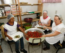 As mulheres geram, cuidam e ensinam. E a educação é isso, afinal de contas: gerar um mundo melhor. Ensinar para um mundo melhor.