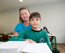 A artesã Anita Schmiderkal de Almeida Jorge, mãe do aluno Eduardo Schmiderkal de Almeida Jorge, 12 anos, do 8° ano, já notou mudanças no comportamento do filho e no cotidiano da escola