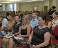 As novas alterações para o ensino médio são tema do Simpósio Ensino Médio e o Mundo do Trabalho realizado pela Secretaria de Estado da Educação, em Foz do Iguaçu, Oeste do Paraná. Aberto nessa segunda-feira (6), o evento, do qual participam 300 técnicos dos 32 Núcleos Regionais de Educação, busca oferecer, durante cinco dias, subsídios teóricos e metodológicos para melhoria dessa modalidade de ensino aos estudantes das escolas estaduais.