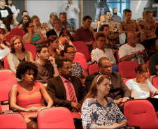 O Paraná lançou nesta terça-feira (7), em Curitiba, o SOS Racismo – pelo telefone 0800-642-0345 a população pode denunciar e receber orientações sobre como proceder em casos de racismo e discriminação