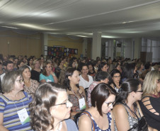 A oferta do ensino médio na Educação de Jovens e Adultos (EJA) é tema do Simpósio Ensino Médio e a Formação para o Trabalho, que acontece nesta semana em Foz do Iguaçu. Realizado pela Secretaria de Estado da Educação, o evento reúne cerca de 300 técnicos e professores dos 32 Núcleos Regionais de Educação e tem como objetivo discutir temas para melhoria dessa modalidade de ensino no Paraná.