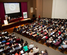 Cerca de 800 representantes das 403 organizações da sociedade civil que ofertam atendimento educacional especializado participaram nesta terça-feira (14), em Curitiba, do curso de capacitação financeira para garantir qualidade na administração dos recursos públicos que chegam a essas instituições