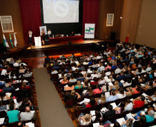 Cerca de 800 representantes das 403 organizações da sociedade civil que ofertam atendimento educacional especializado participaram nesta terça-feira (14), em Curitiba, do curso de capacitação financeira para garantir qualidade na administração dos recursos públicos que chegam a essas instituições