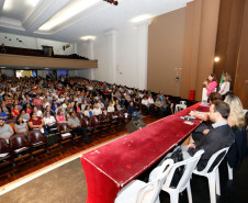 Cerca de 800 representantes das 403 organizações da sociedade civil que ofertam atendimento educacional especializado participaram nesta terça-feira (14), em Curitiba, do curso de capacitação financeira para garantir qualidade na administração dos recursos públicos que chegam a essas instituições