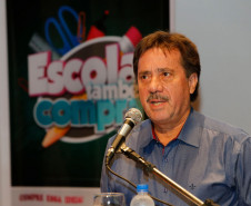 “Nossa intenção é privilegiar os fornecedores de bens e serviços da região, fomentando a economia local. Além disso, o programa também facilita a administração financeira das escolas, porque torna mais democrática a concorrência comercial e a execução dos recursos que chegam às unidades”, explicou Manoel José Vicente, chefe da Coordenadoria de Apoio Financeiro à rede escolar.