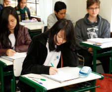 As escolas da rede estadual de ensino que aderiram à paralisação dos professores na semana passada retomaram as atividades nesta segunda-feira (20). O balanço de sexta-feira (17) apontava que apenas 6% das 2,1 mil unidades da rede pública estadual tinham paralisado. Quase 70% funcionava normalmente e pouco mais de 20% funcionou parcialmente. No Colégio Estadual Doutor Xavier da Silva, em Curitiba, os 780 estudantes do ensino fundamental e médio retornaram à rotina escolar. 