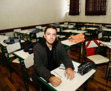 O estudante João Pedro Barbosa Hilgert, 16 anos, do 3° ano do ensino médio, lembrou que as paralisações dos últimos anos atrapalharam principalmente os alunos que estão concluindo o ensino médio. “Esperamos que as aulas continuem normalmente, porque nós, que estamos no terceiro ano, já fomos prejudicados com as interrupções dos últimos três anos. Agora é um momento de concentração e perder conteúdo é complicado, afinal o aluno é o mais prejudicado”, disse João.