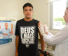 A segunda fase da campanha de vacinação contra a dengue no Paraná termina na sexta-feira (31). Até a manhã do dia 24 foram aplicadas 148 mil vacinas, sendo 98 mil referentes à segunda dose e 50 mil para pessoas que não foram imunizadas na primeira etapa da campanha, em agosto de 2016.