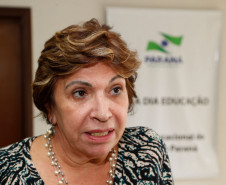 “Esse diálogo permite ouvir e conhecer as demandas dos profissionais que vivenciam diretamente o cotidiano das 2,1 mil escolas estaduais e também serve para aproximar as ações da secretaria e núcleos”, disse a superintendente da Educação, Inês Carnieletto.
