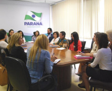 A Secretaria da Saúde e o Ministério da Saúde vão implantar programas voltados a crianças e adolescentes para a prevenção do uso de drogas e álcool no Paraná. A reunião com representantes do Ministério, e das Secretarias estaduais da Educação e da Família e Desenvolvimento Social aconteceu nesta quinta-feira (30) em Curitiba.