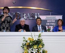 O governador Beto Richa participou nesta segunda-feira (3), em Curitiba, da aula inaugural do curso de formação continuada do Programa Gestão em Foco, voltado a diretores de escolas estaduais do Estado. Durante o evento, Richa destacou os avanços da educação do Paraná nos últimos anos.