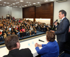 O governador Beto Richa participou nesta segunda-feira (3), em Curitiba, da aula inaugural do curso de formação continuada do Programa Gestão em Foco, voltado a diretores de escolas estaduais do Estado. Durante o evento, Richa destacou os avanços da educação do Paraná nos últimos anos.