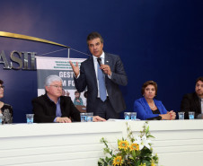 O governador Beto Richa participou nesta segunda-feira (3), em Curitiba, da aula inaugural do curso de formação continuada do Programa Gestão em Foco, voltado a diretores de escolas estaduais do Estado. Durante o evento, Richa destacou os avanços da educação do Paraná nos últimos anos.