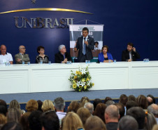 O governador Beto Richa participou nesta segunda-feira (3), em Curitiba, da aula inaugural do curso de formação continuada do Programa Gestão em Foco, voltado a diretores de escolas estaduais do Estado. Durante o evento, Richa destacou os avanços da educação do Paraná nos últimos anos.