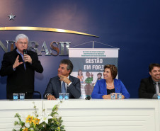O governador Beto Richa participou nesta segunda-feira (3), em Curitiba, da aula inaugural do curso de formação continuada do Programa Gestão em Foco, voltado a diretores de escolas estaduais do Estado. Durante o evento, Richa destacou os avanços da educação do Paraná nos últimos anos.