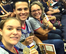Em Maripá, os alunos Maria Fernanda Baumann, Matheus Thim, e Gabriel Eduardo da Silva, com orientação da diretora Adriana Cristina Marquioro Baumann, exibiram o projeto Fita reagente para detectar resíduos de agrotóxicos em hortaliças