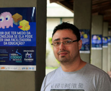 “O programa vai atender a um pedido das escolas pela formação continuada voltada para tecnologias educacionais. É preciso trazer essa reflexão para dentro da escola e proporcionar novas informações e equipamentos para que a educação esteja inserida no mundo da tecnologia, é preciso que isso seja definido em conjunto com o coletivo das escolas”, destacou o diretor de Políticas e Tecnologias Educacionais da Secretaria, Eziquiel Menta.