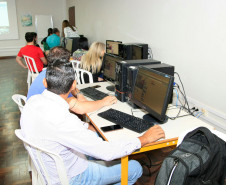 O Governo do Estado vai ampliar o parque tecnológico das escolas da rede estadual de ensino. A ação será feita por meio de cursos de formação continuada voltados para Tecnologias Digitais de Informação e Comunicação (TDIC) pelo programa Conectados 2.0 desenvolvido pela Secretaria de Estado da Educação. A formação vai atender mil escolas estaduais, sendo 500 ainda neste ano e a outra metade em 2018.