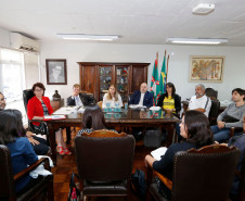 A secretária de Estado da Educação, Ana Seres, recebeu dirigentes do sindicato dos professores da rede estadual na tarde desta quarta-feira (05), para continuar a debater as demandas da categoria. O encontro foi solicitado pelo sindicato.