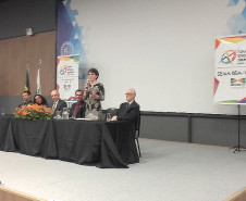 A secretária de Estado da Educação, professora Ana Seres, participou da abertura do 15º Fórum Estadual da União dos Dirigentes Municipais da Educação (Undime) Paraná, na manhã desta quinta-feira (06), em Curitiba. O objetivo do evento, que segue até sexta-feira (07), é debater os desafios e soluções para a educação pública.