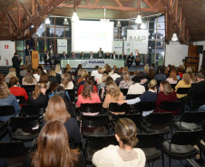 Ao todo, o governo estadual destinará R$ 7,5 milhões ao Paraná Saudável. O recurso será utilizado na produção de materiais educativos, capacitação de professores, promoção de atividades nas escolas, criação, produção e divulgação da campanha de mídia. As peças estarão presentes também na TV, no rádio, nos jornais e na internet. 