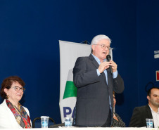 Cerca de 400 pessoas participaram, na noite desta segunda-feira (10), em Curitiba, da abertura do curso de gestão para a terceira turma de diretores de escolas estaduais. Neste grupo estão gestores de escolas da Área Metropolitana Norte, Dois Vizinhos, Francisco Beltrão, Pato Branco e União da Vitória. Iniciado no último dia 3, o curso segue até o dia 28 deste mês.