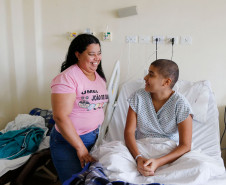 Thainara é natural da cidade de Jaciara, no estado do Mato Grosso. Segundo sua mãe, a pedagoga Luzia Paz Passarinho da Silva, o atendimento educacional hospitalar ofertado no Paraná teve um papel fundamental na formação escolar de sua filha. “É um programa que teve um papel único porque garantiu a escolarização durante o processo de tratamento, sem perder conteúdo. No nosso estado não temos esse tipo de atendimento”, disse.