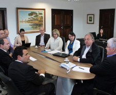O Governo do Paraná vai melhorar o funcionamento da internet em toda rede estadual de ensino. Detalhes do projeto foram discutidos nesta quarta-feira (19), no Palácio Iguaçu, pelo chefe da Casa Civil, Valdir Rossoni, com diretores e técnicos da Copel e da Fundepar.
