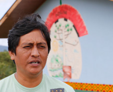 O diretor da escola, Florêncio Rekayg Fernandes, que é mestre em Educação, lembrou que o principal diferencial das escolas indígenas é contar com professores da própria aldeia. “Esse é o nosso principal diferencial porque os estudantes saem preparados da escola para o mundo, pois aprendem desde cedo quatro idiomas”, disse.