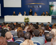 Cerca de 400 diretores das escolas estaduais pertencentes aos Núcleos Regionais de Educação (NREs) de Guarapuava, Pitanga (Centro do Estado), Irati, Laranjeiras do Sul (Centro Sul), Telêmaco Borba e Ponta Grossa (Campos Gerais) iniciaram nesta segunda-feira (24), em Curitiba, o curso de Gestão em Foco