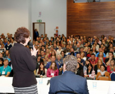 Cerca de 400 diretores das escolas estaduais pertencentes aos Núcleos Regionais de Educação (NREs) de Guarapuava, Pitanga (Centro do Estado), Irati, Laranjeiras do Sul (Centro Sul), Telêmaco Borba e Ponta Grossa (Campos Gerais) iniciaram nesta segunda-feira (24), em Curitiba, o curso de Gestão em Foco
