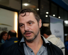 Para o diretor do Colégio Estadual Professor Júlio Teodorico, em Ponta Grossa, Josmael de Jesus Klazura, além de conhecer novas ferramentas de trabalho, a o curso proporciona a troca de informações e experiência entre os gestores. “É uma oportunidade única não apenas de aprendermos questões técnicas, mas para trocar conhecimentos teóricos e práticos que são vivenciados no cotidiano das escolas”, destacou Klazura.