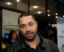 O diretor Livingston Garcia, do Colégio Estadual Dom Alberto Gonçalves, do município de Palmeira, afirmou que o curso aborda temas que são vivenciados no cotidiano das administrações escolares. “É importante porque nos dá o respaldo necessário para a gestão escolar participativa, o que irá refletir na qualidade do ensino que ofertamos”, disse Livingston.
