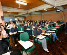 Nesta terça-feira (25) cerca de 100 técnicos pedagógicos e coordenadores da educação em tempo integral dos núcleos regionais encerraram o curso de formação continuada estratégica ofertado pela Secretaria da Educação para a modalidade, em Curitiba. 