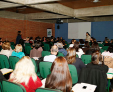Nesta quarta-feira (26), técnicos e coordenadores pedagógicos que atuam no Departamento de Educação e Trabalho (DET) nas regionais iniciaram a formação em Curitiba. O curso termina nesta quinta-feira (27) e irá abordar questões pedagógicas e administrativas relacionadas à educação profissional. Os profissionais também vão trabalhar com as necessidades dos colégios agrícolas e as novidades do programa de formação profissional para jovens, MedioTec